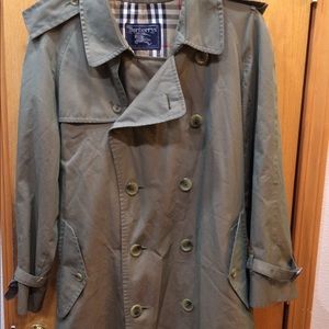 Burberry VintageCoat Buttons down belt. Size 42/44